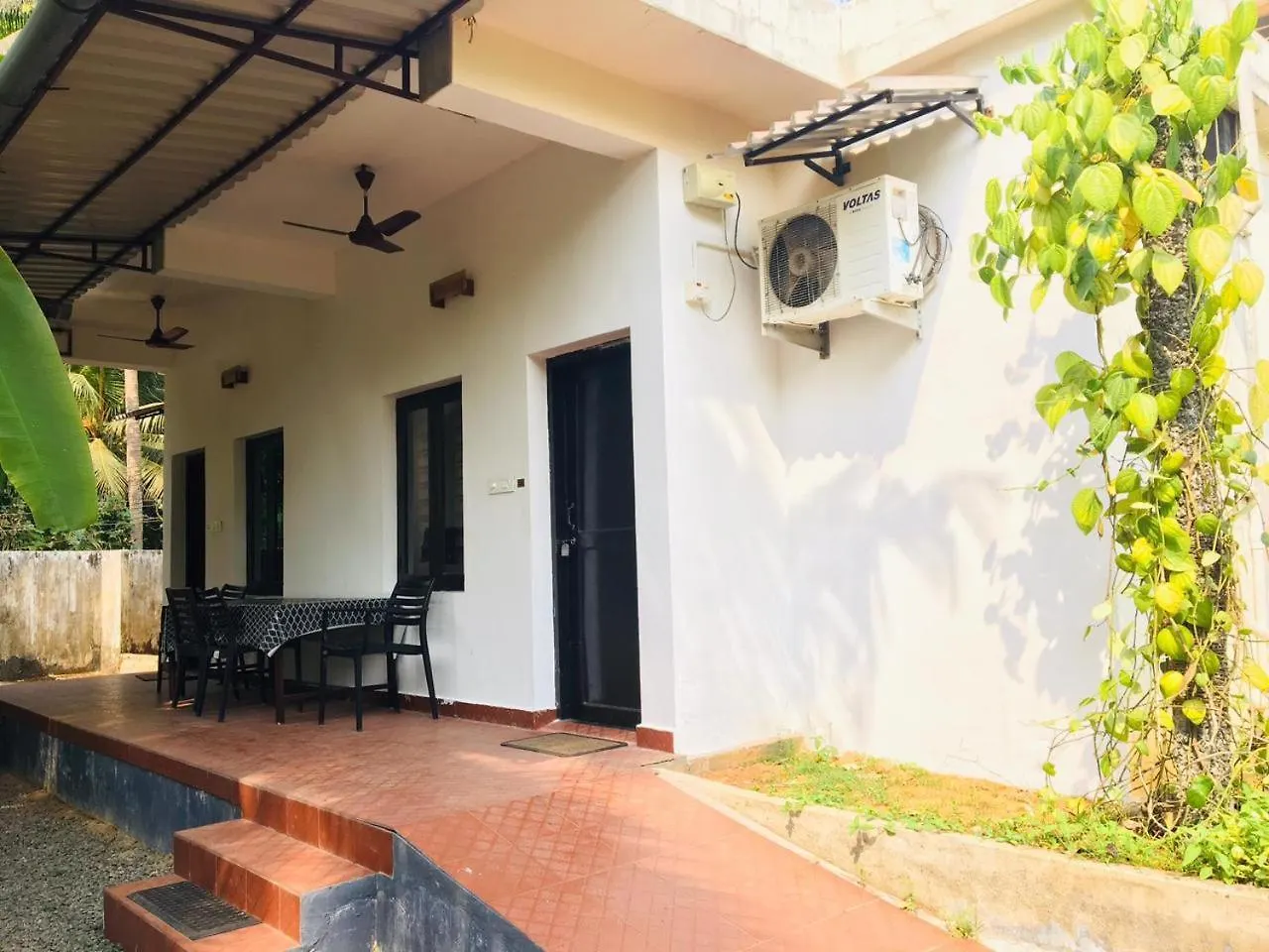 *** Hotel Illikkalam Lakeside Cottages Kumarakom Kerala India